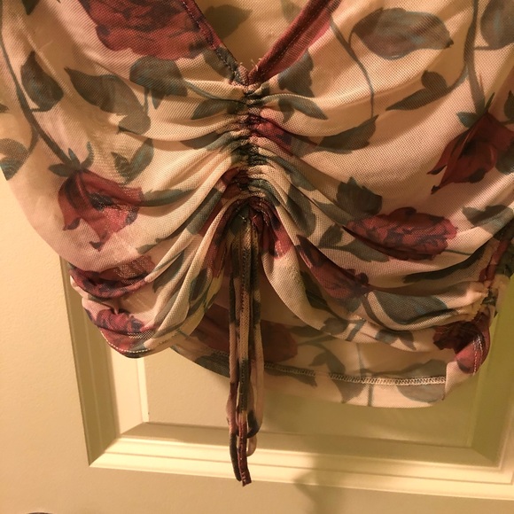UO Rose Mesh Crop Top - Picture 6 of 9